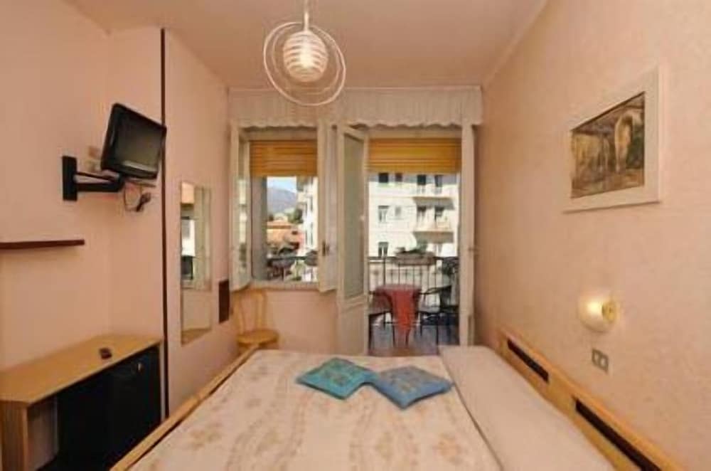Double or Twin Room photo 2
