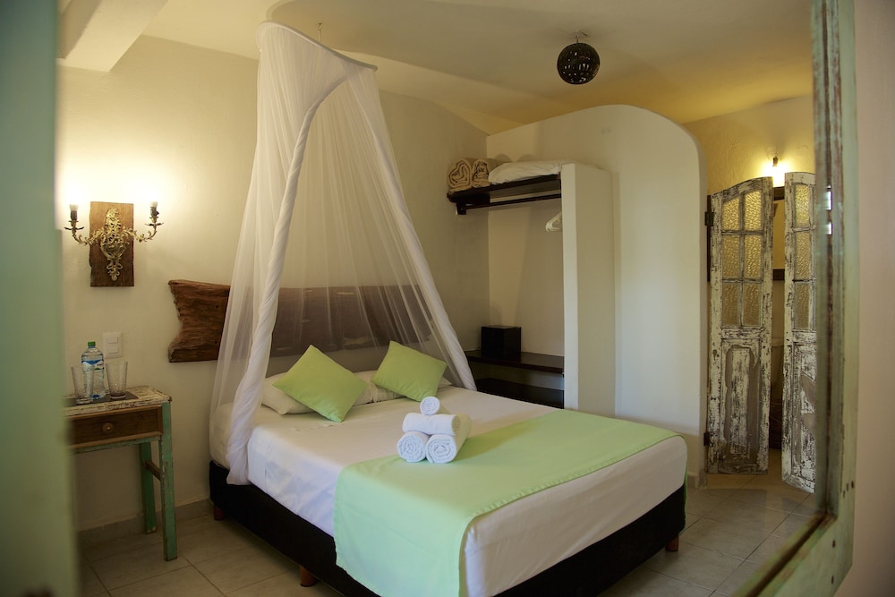 Room, 2 Queen Beds - Photo 1