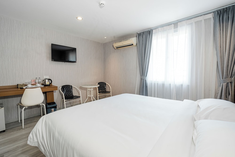Superior Double Room, City View