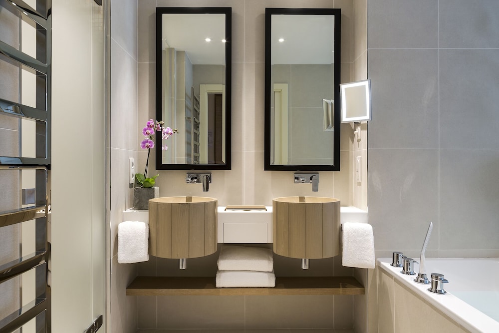 Suite - Photo 2