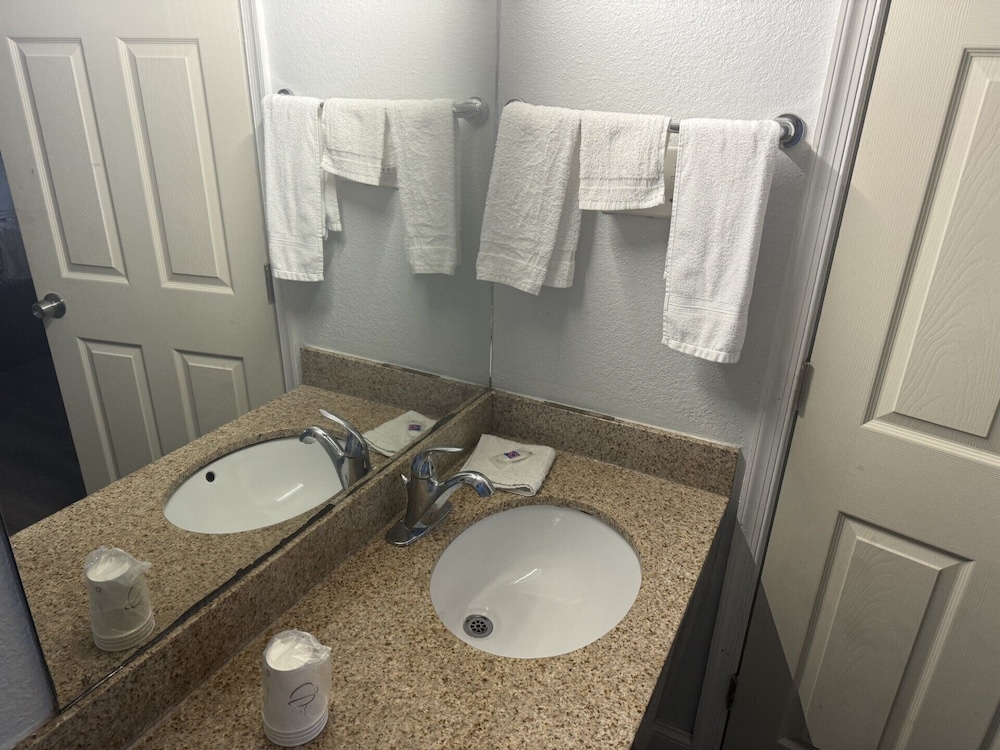 Travelodge by Wyndham Norfolk Airport, Photo 9