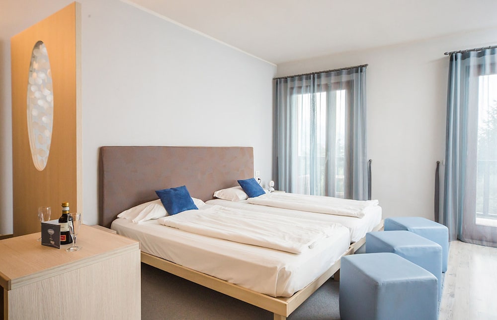 Junior Suite, Balcony, Lake View - Photo 1