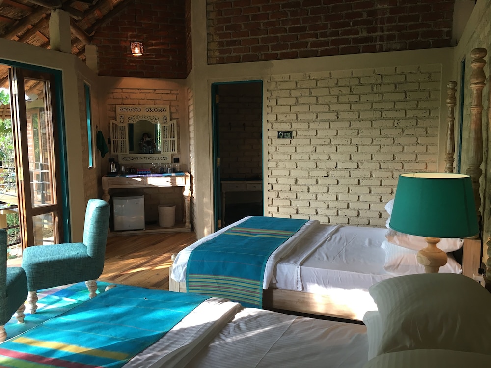 Firefly Lodge photo 1
