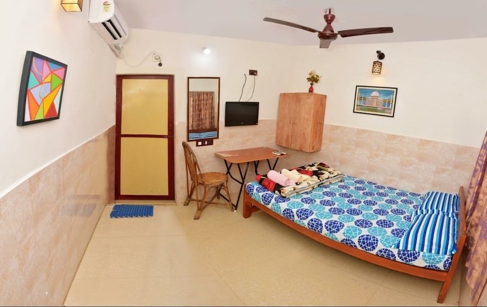 Deluxe Double Room (AC)
