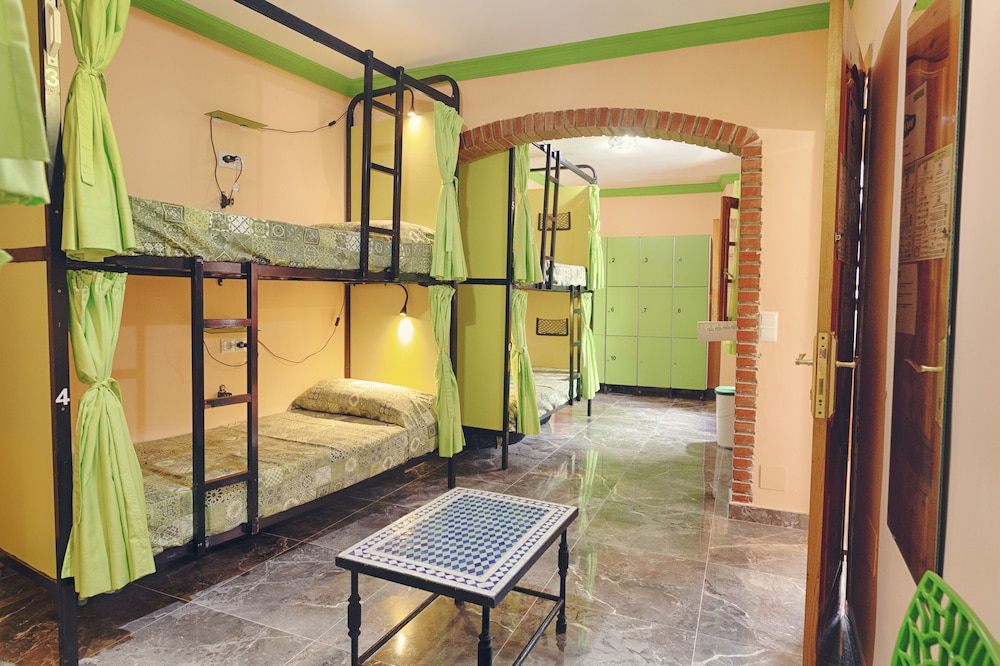 Dormitorio compartido estándar, Dormitorio mixto, Baño compartido, Vista al patio