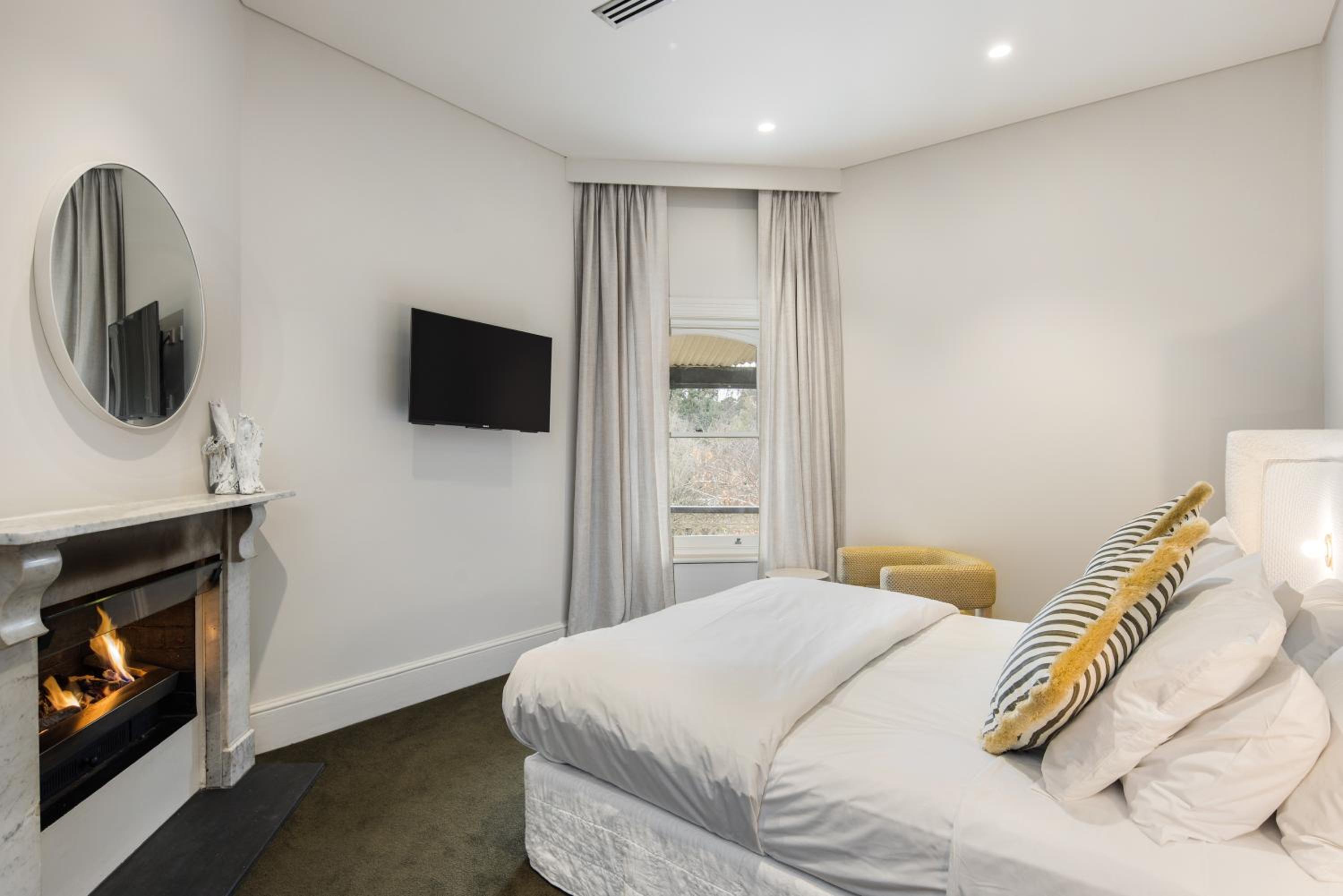 Deluxe Double Room with Balcony photo 2
