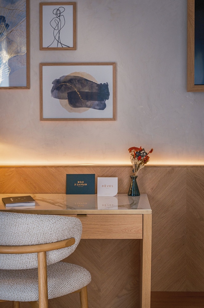 Executive Room thumbnail 6