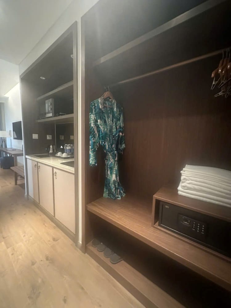Superior Triple Room, Pool View photo 2