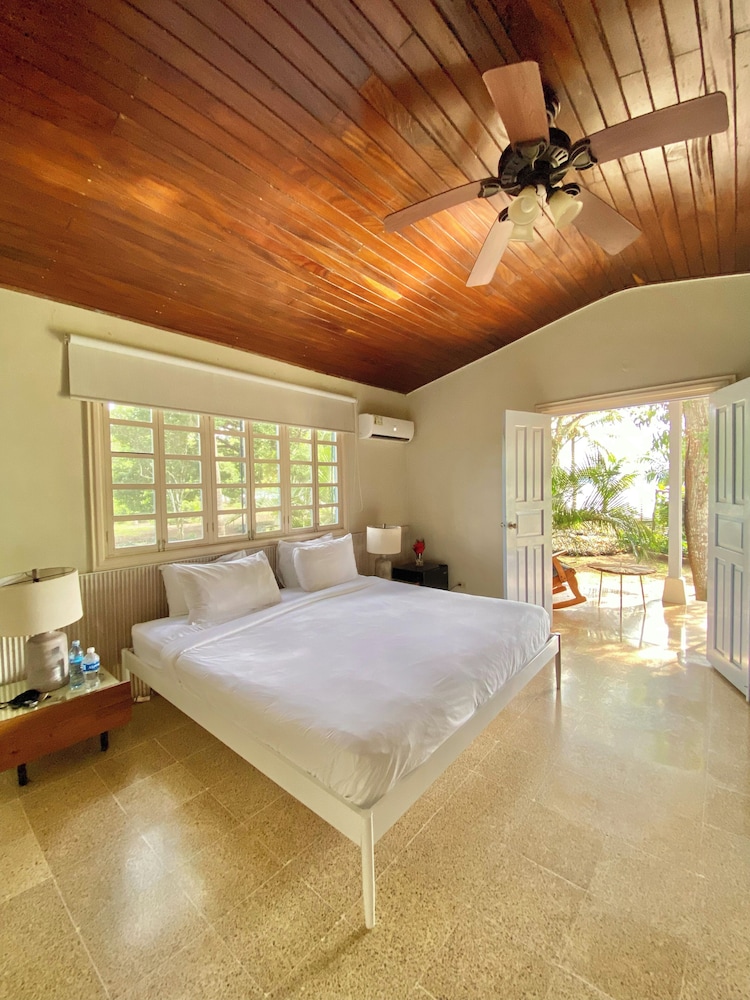 Family Room, 2 Bedrooms, Ocean View, Garden Area