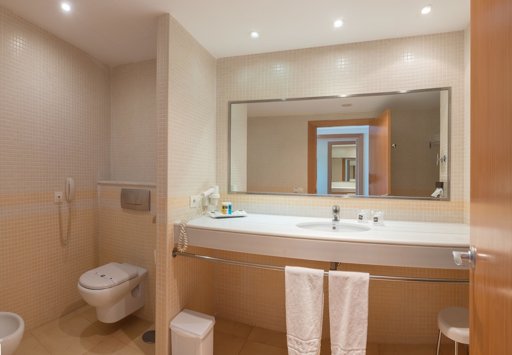 Standard Room, Balcony (2 Adults) - Photo 4