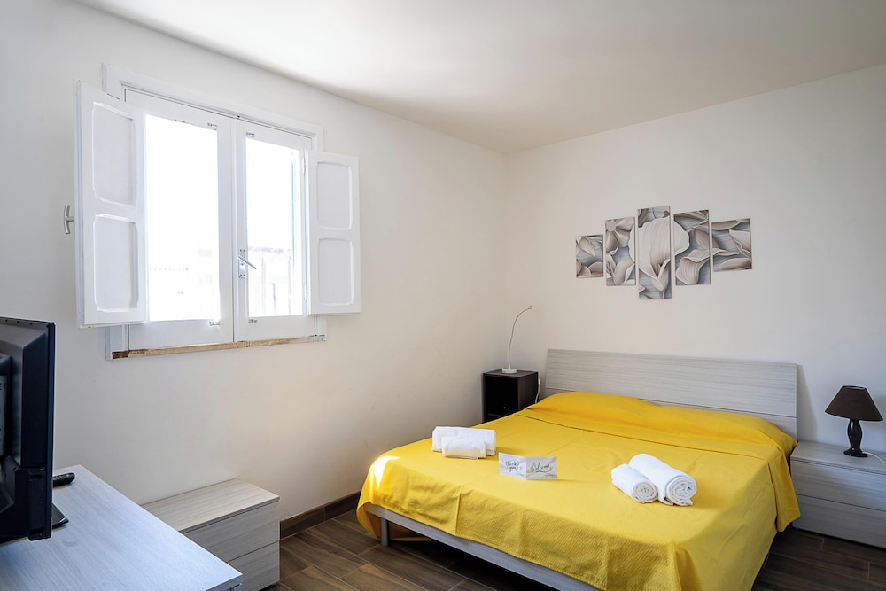 Family Apartment, 2 Bedrooms, Sea Facing (Torre Dell'Orso Nice Sea View)
