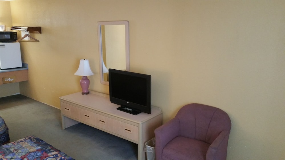 Standard Room, 2 Double Beds, Smoking, Refrigerator & Microwave photo 3
