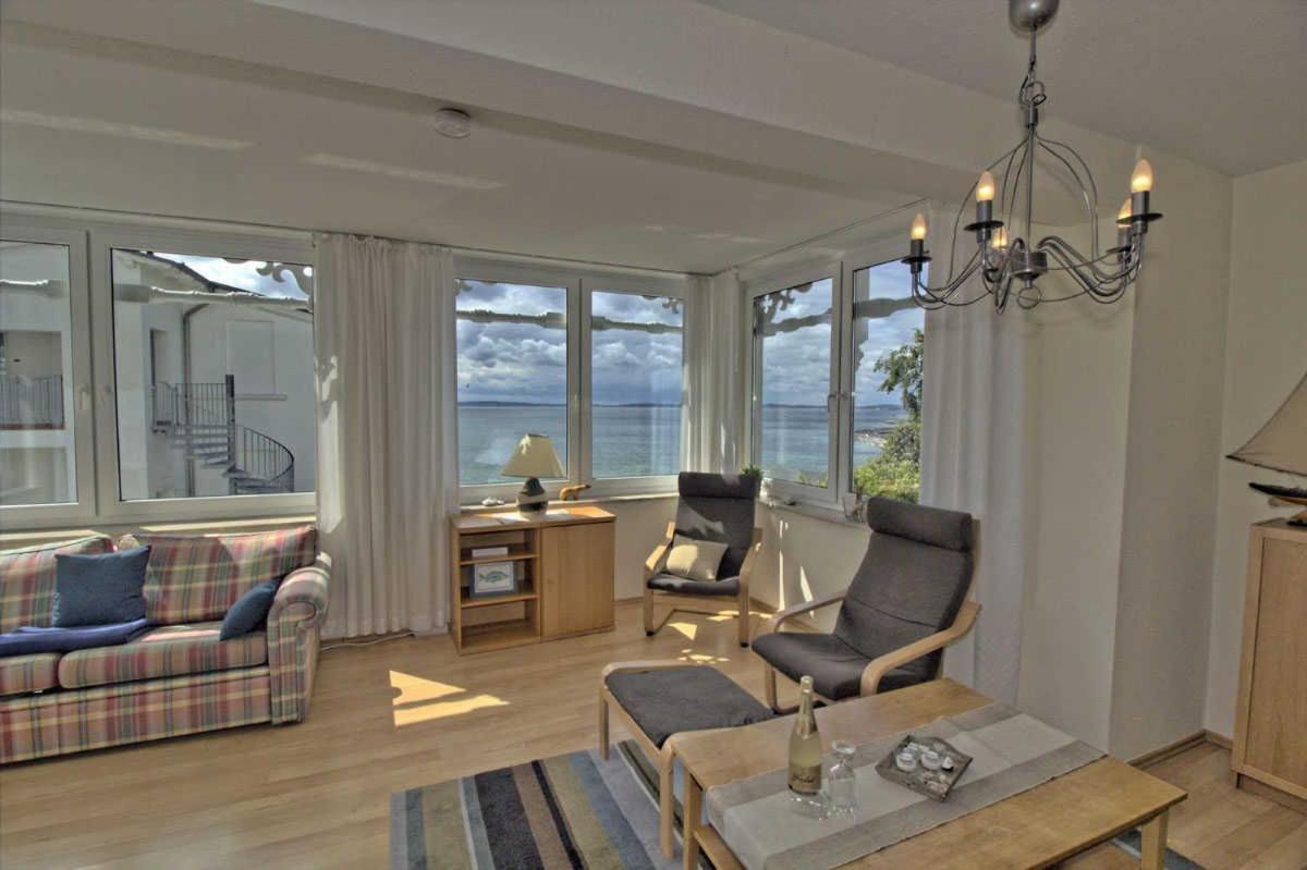 One-Bedroom Apartment with Lake View photo 2