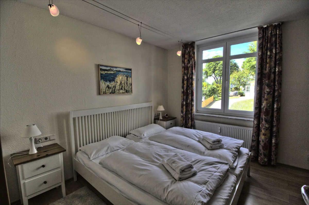 One-Bedroom Apartment with Lake View photo 3