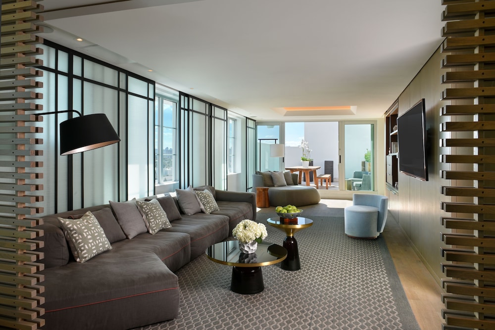 Penthouse Victor photo 2