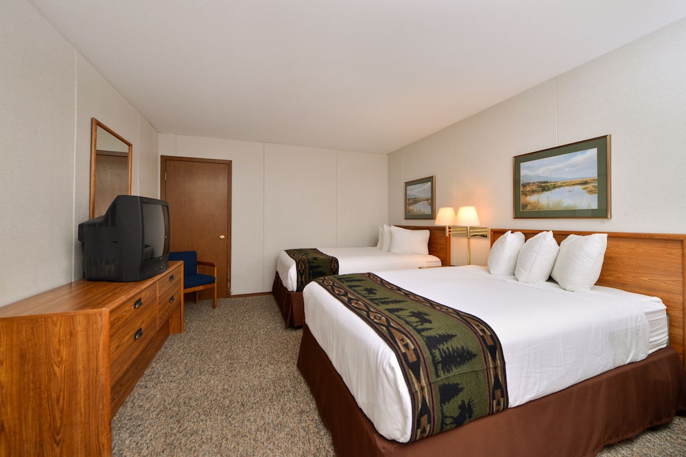 Economy Room, 2 Double Beds, Refrigerator & Microwave, Hill View