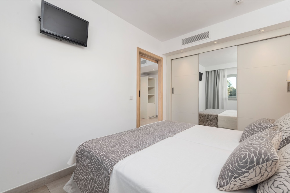 Family Suite, Balcony, City View photo 3