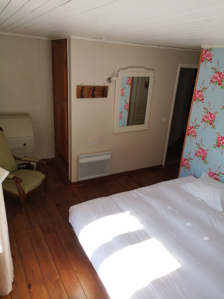 Traditional Double or Twin Room, Ensuite (Génépi) photo 3