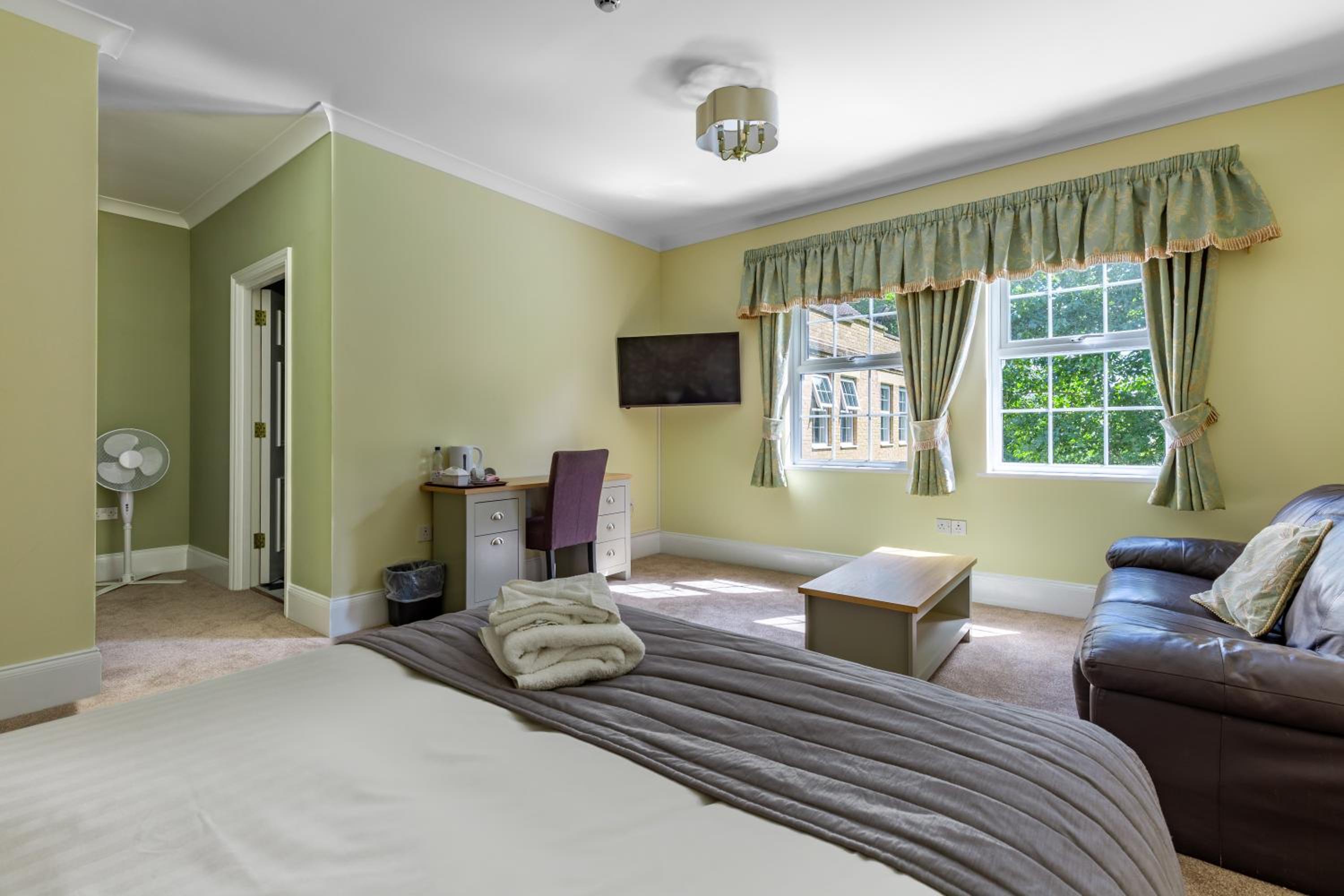 Deluxe Double Room with Bath photo 3