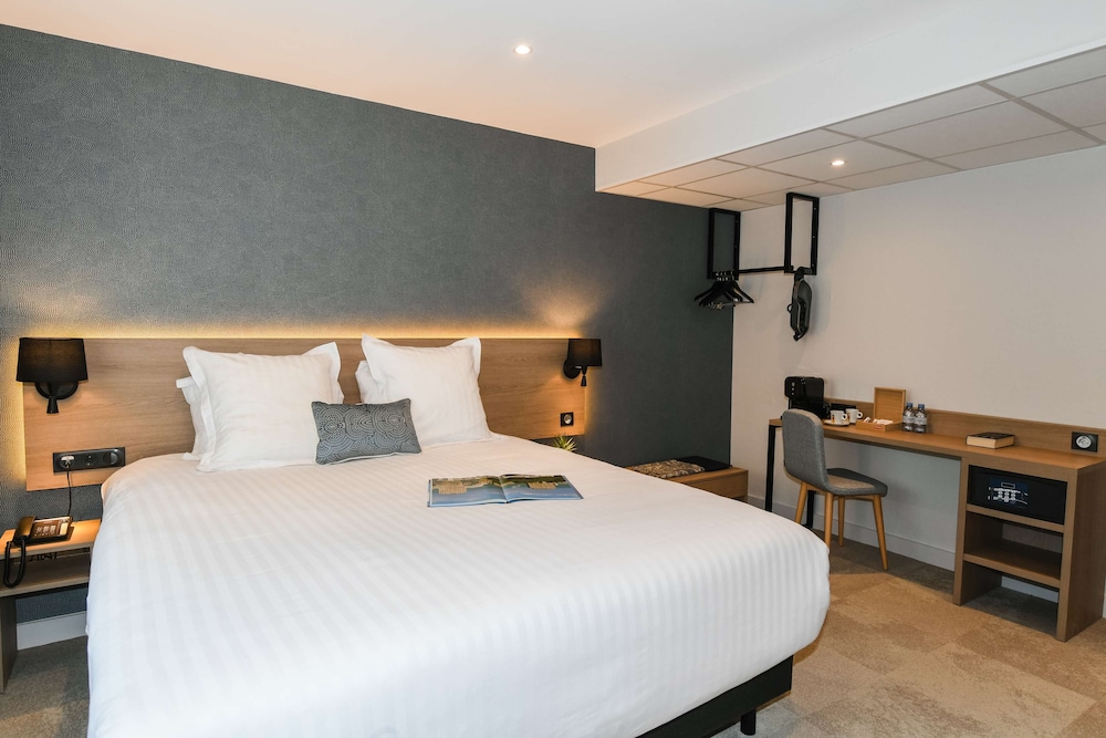 Deluxe Room, 1 King Bed, Non Smoking (Twin bed on request) - Photo 4