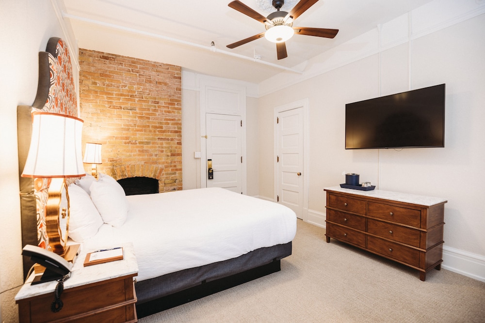 Premier Parlor Suite King photo 3