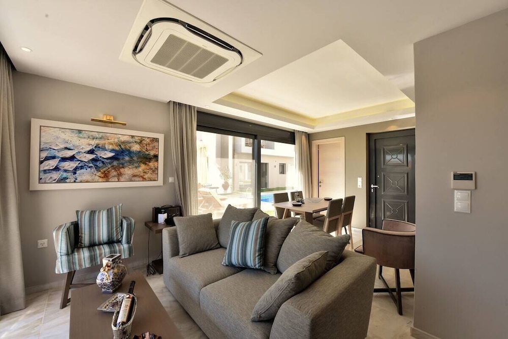 Suite One Bedroom Split Level With Sharing Pool And Mountain View photo 1
