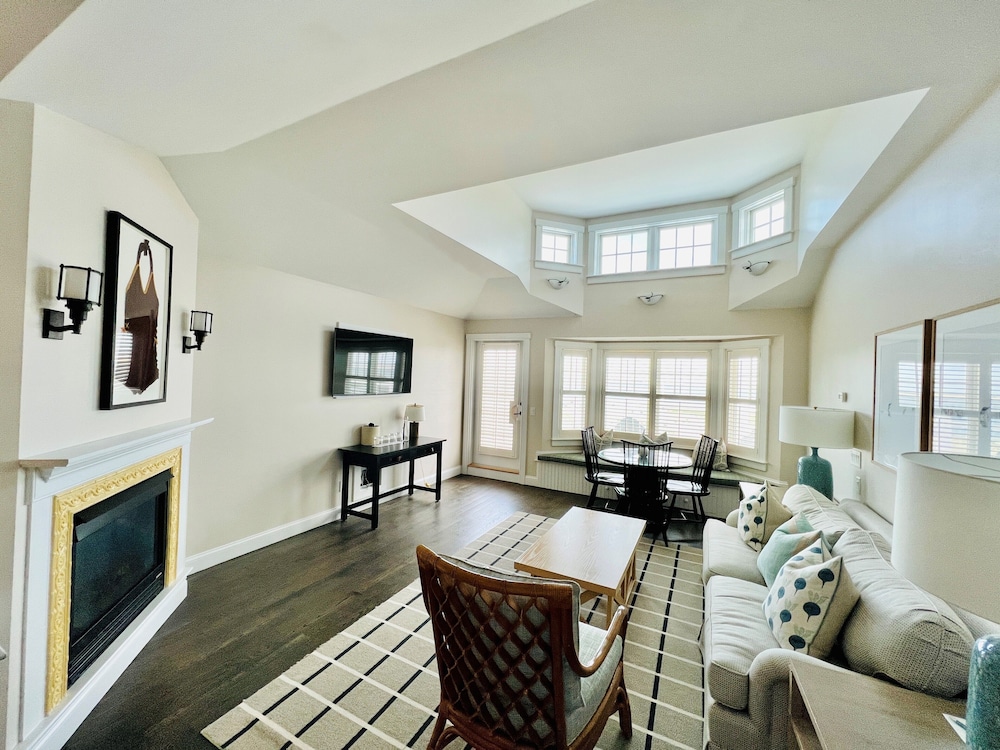 Suite, 2 Queen Beds (Beach House)