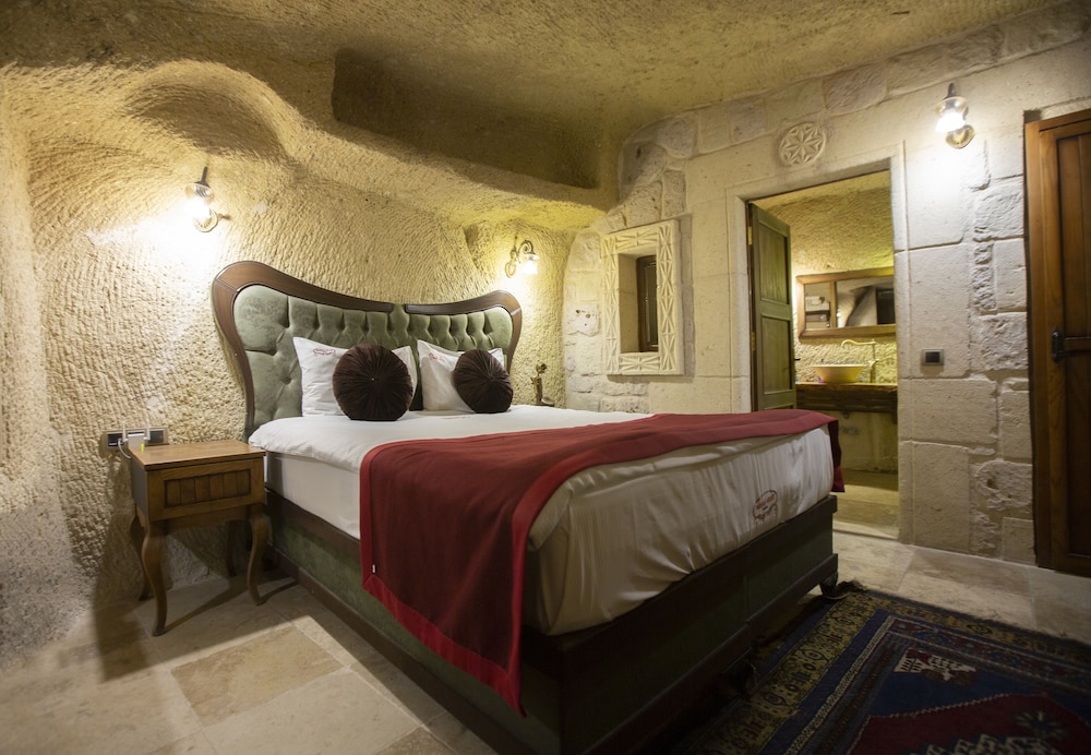 Sultan Cave Suit Room