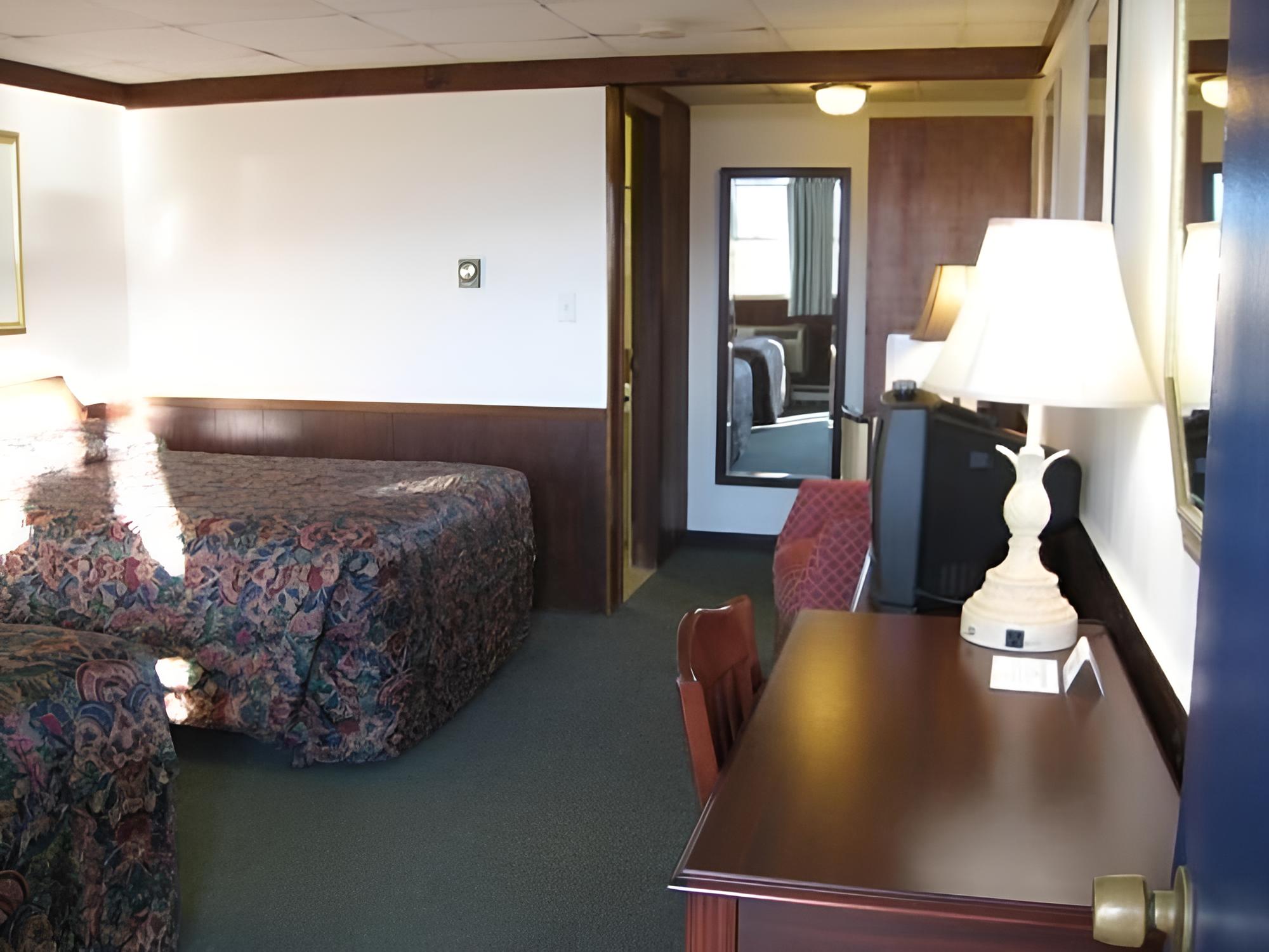 Standard Single Room, 2 Double Beds, Lake View photo 1