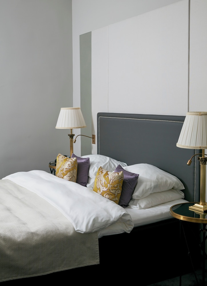 Suite - Photo 3
