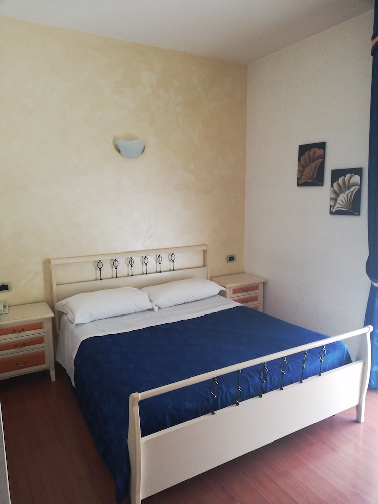 Classic Double Room, City View photo 1