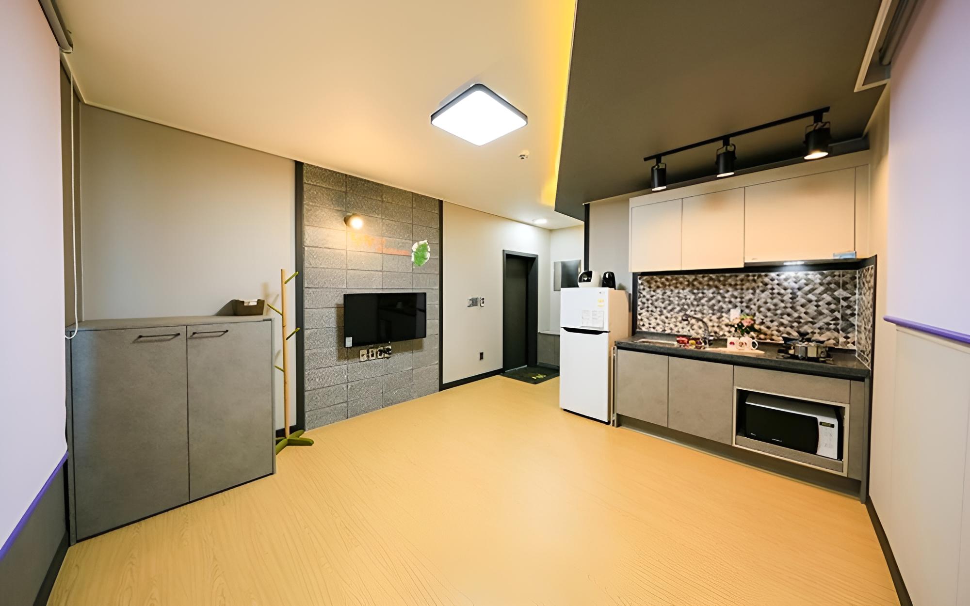 Room (Room 304) - Photo 1