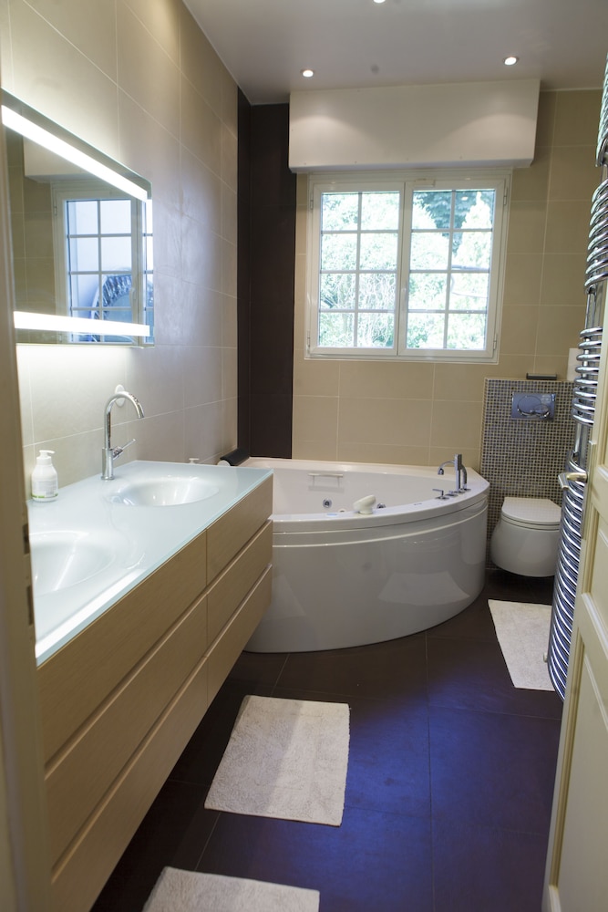 Deluxe Suite photo 2