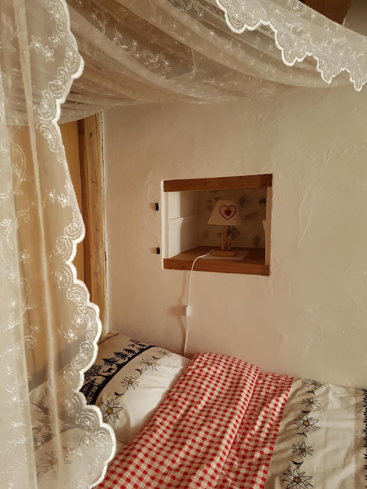 Romantic Double Room, Ensuite (Armailli Baldaquin) photo 3