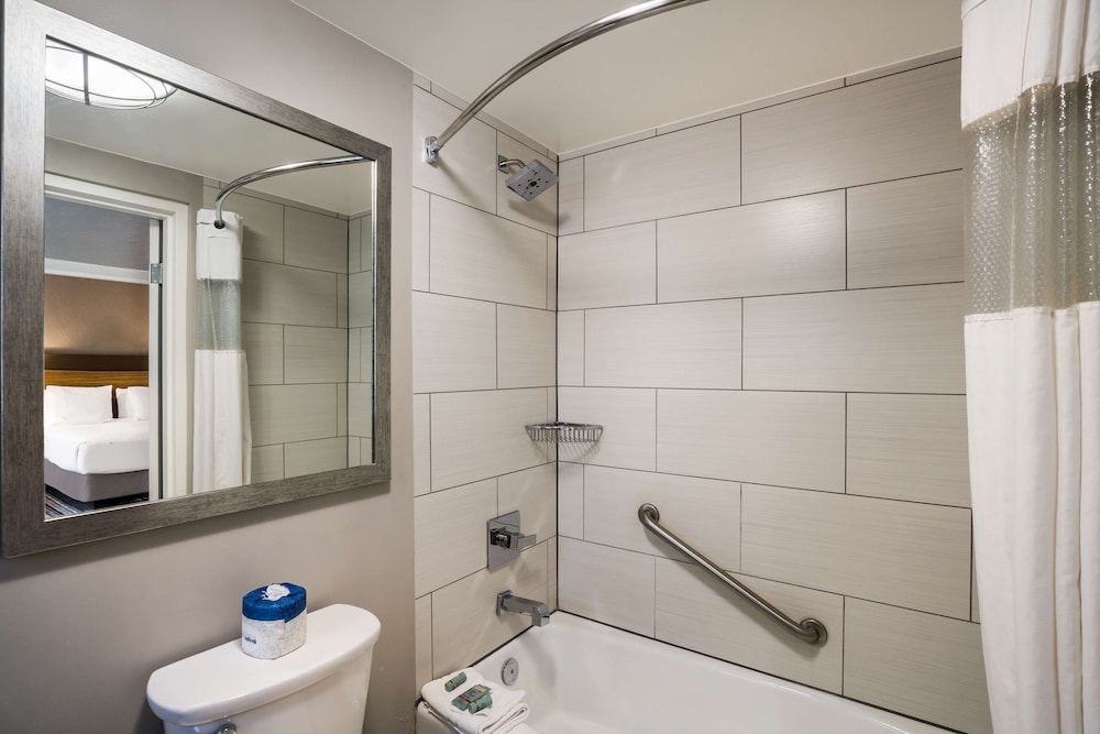 Suite, Multiple Beds, Non Smoking photo 3