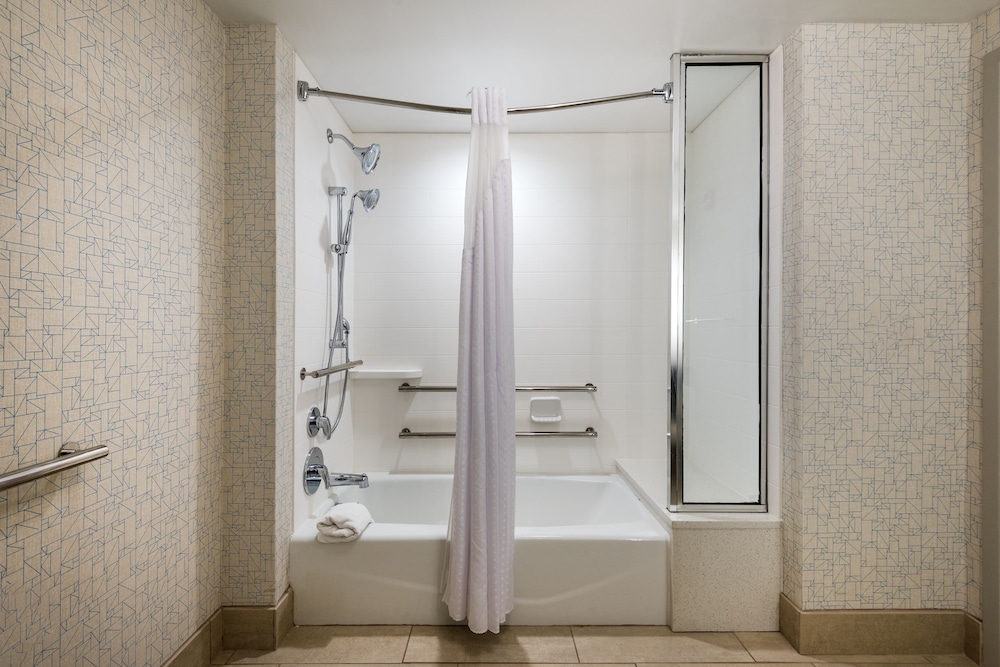 Standard Room, 2 Queen Beds, Accessible (Communications, Mobility, Access Tub) - Photo 7