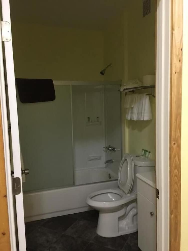 Deluxe Room, Multiple Beds, Mountain View photo 3