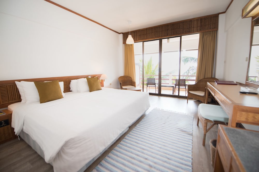 Deluxe Seaview - Photo 13