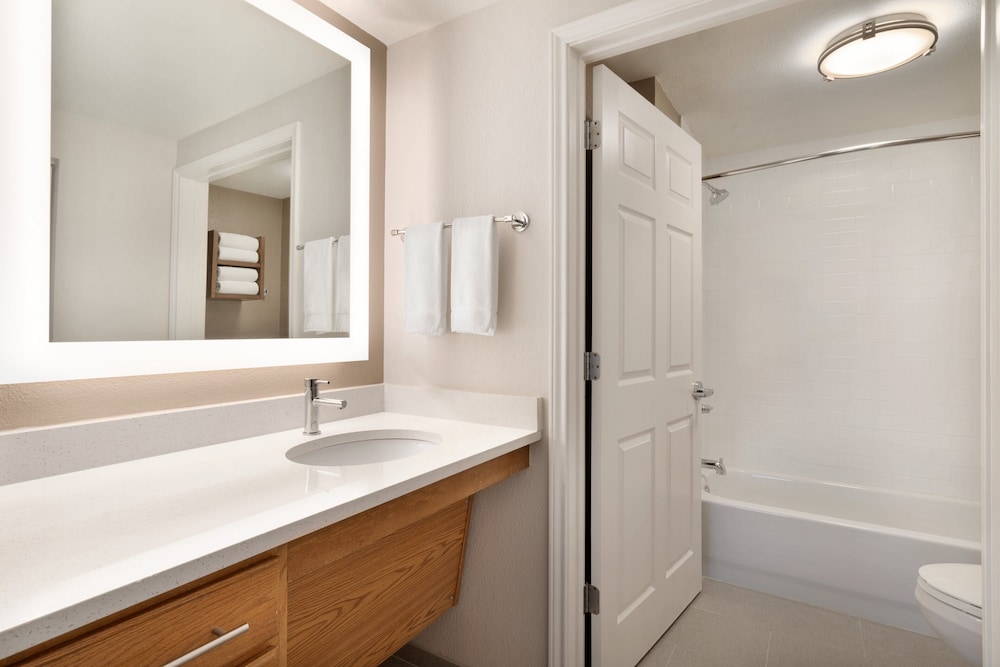 Studio Suite, Multiple Beds, Kitchen