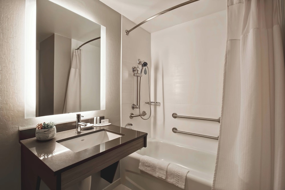 Suite, Multiple Beds - Photo 8