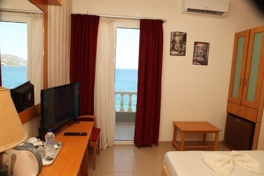 Double or Twin Room, Balcony, City View photo 2