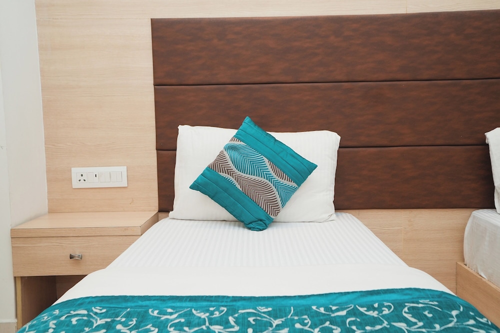 Deluxe Room - Photo 5
