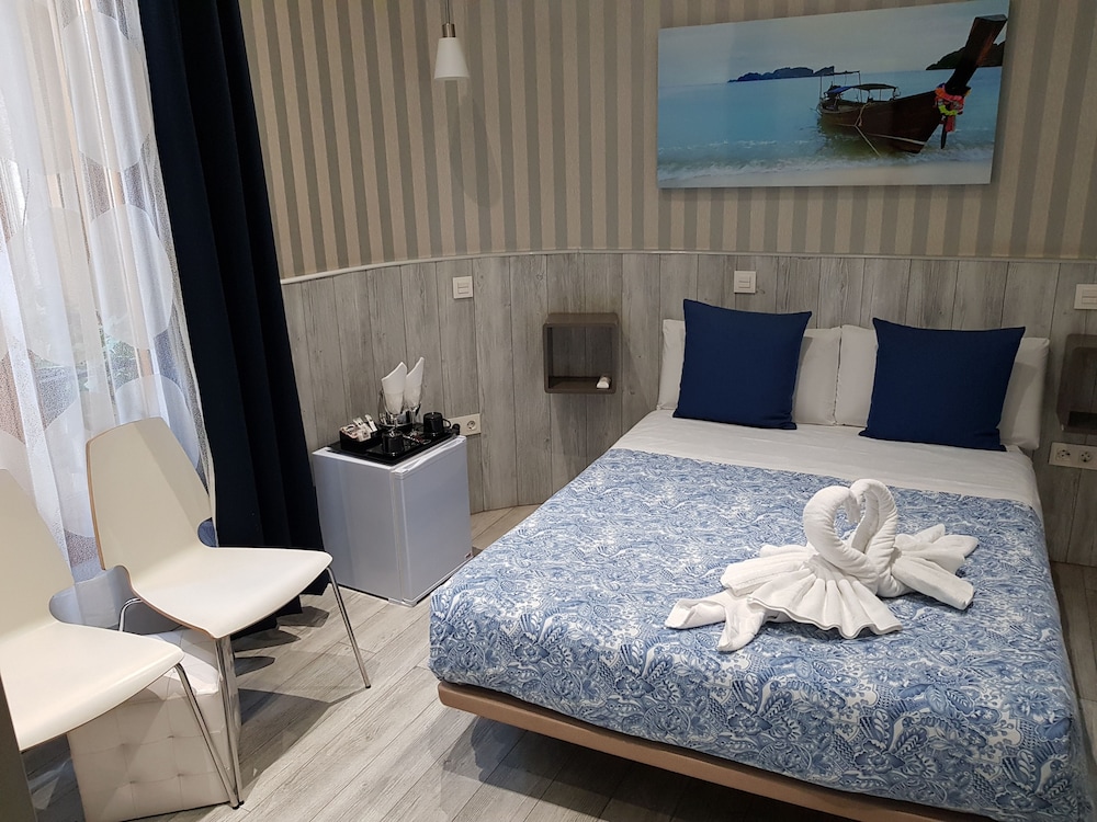 Double Room (Small) photo 2