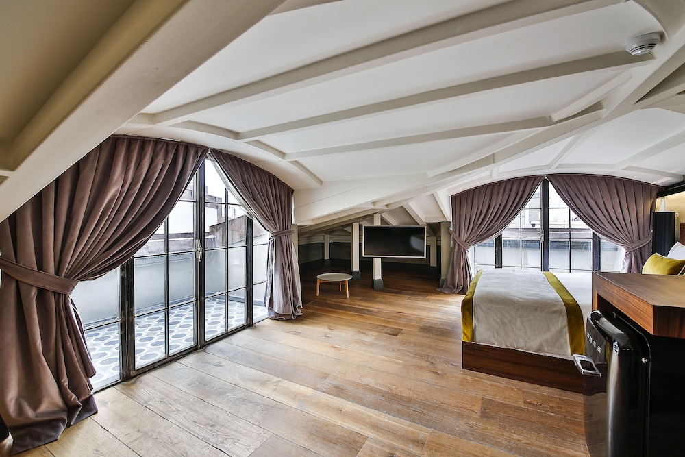 Roof Suite (Low Ceiling) photo 1