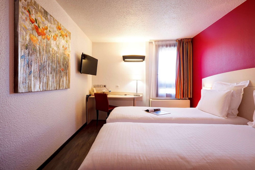 Standard Room, Multiple Beds photo 3