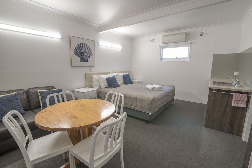 Family Studio, Non Smoking, Kitchenette (Family King & 4 Singles) photo 2