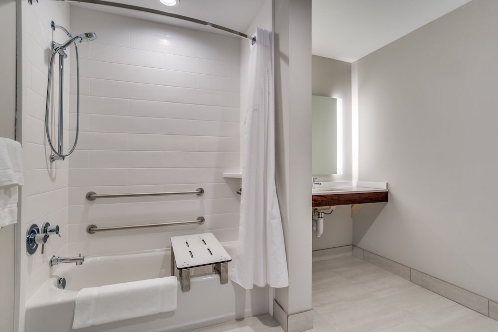 Suite, 2 Queen Beds, Accessible (Communications, Accessible Tub) - Photo 6