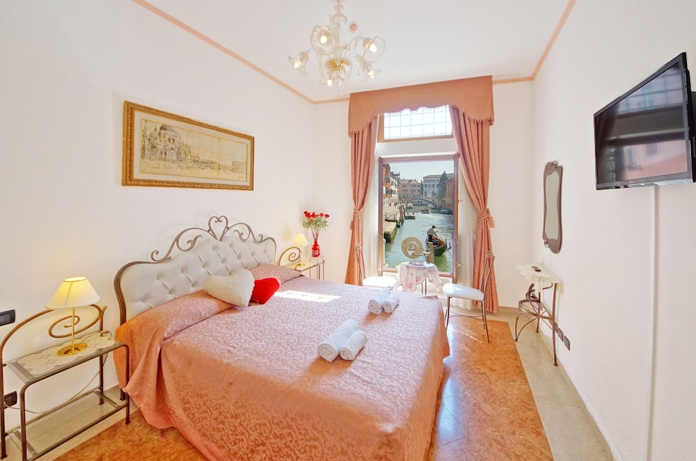 Apartment, 1 Bedroom, Canal View photo 1