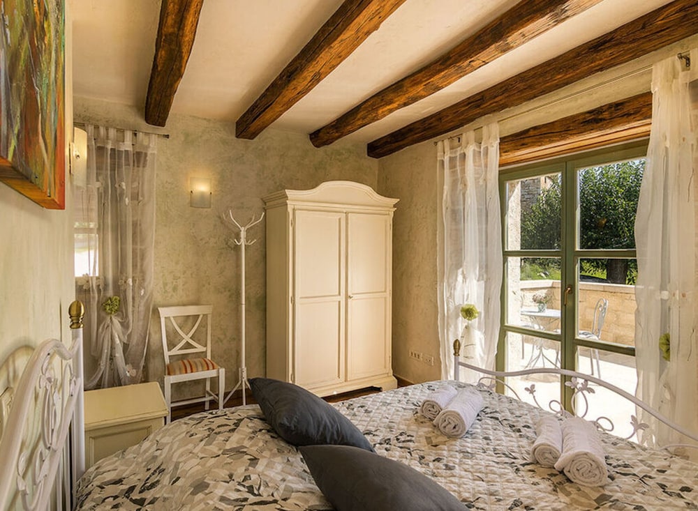 Villa photo 1