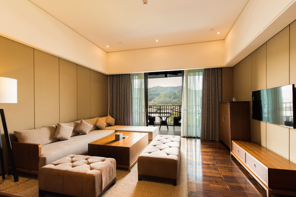 Superior Suite With Mountain View photo 3